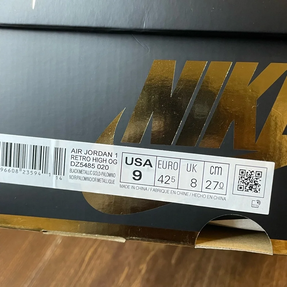 Like New AIR JORDAN 1 RETRO HIGH OG - Picture 10 of 10